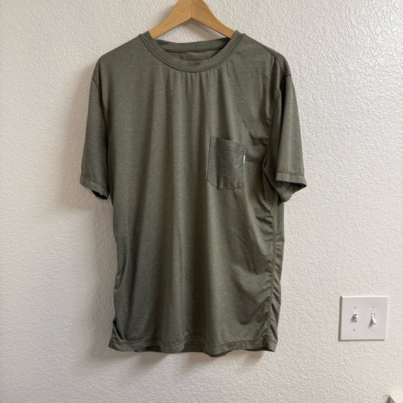 Vuori men’s green pocket tee size large - Picture 1 of 3